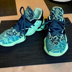 Hardin Vol. 4 Basketball shoes. Like new